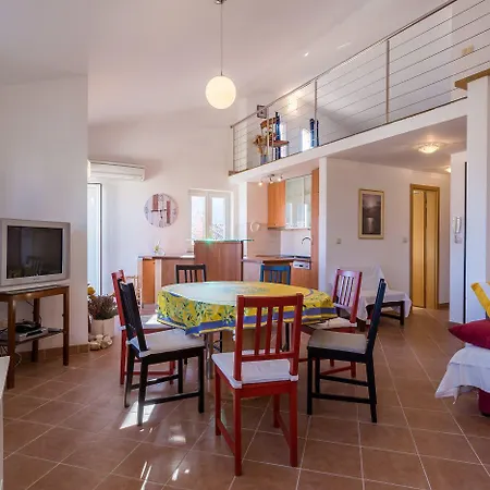 Apartament Nur 200 Meter Zum Tollen In Baška